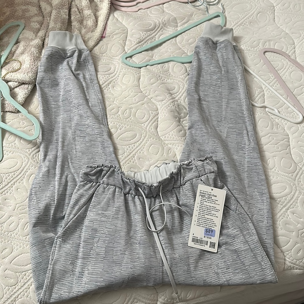 Lululemon joggers never worn
